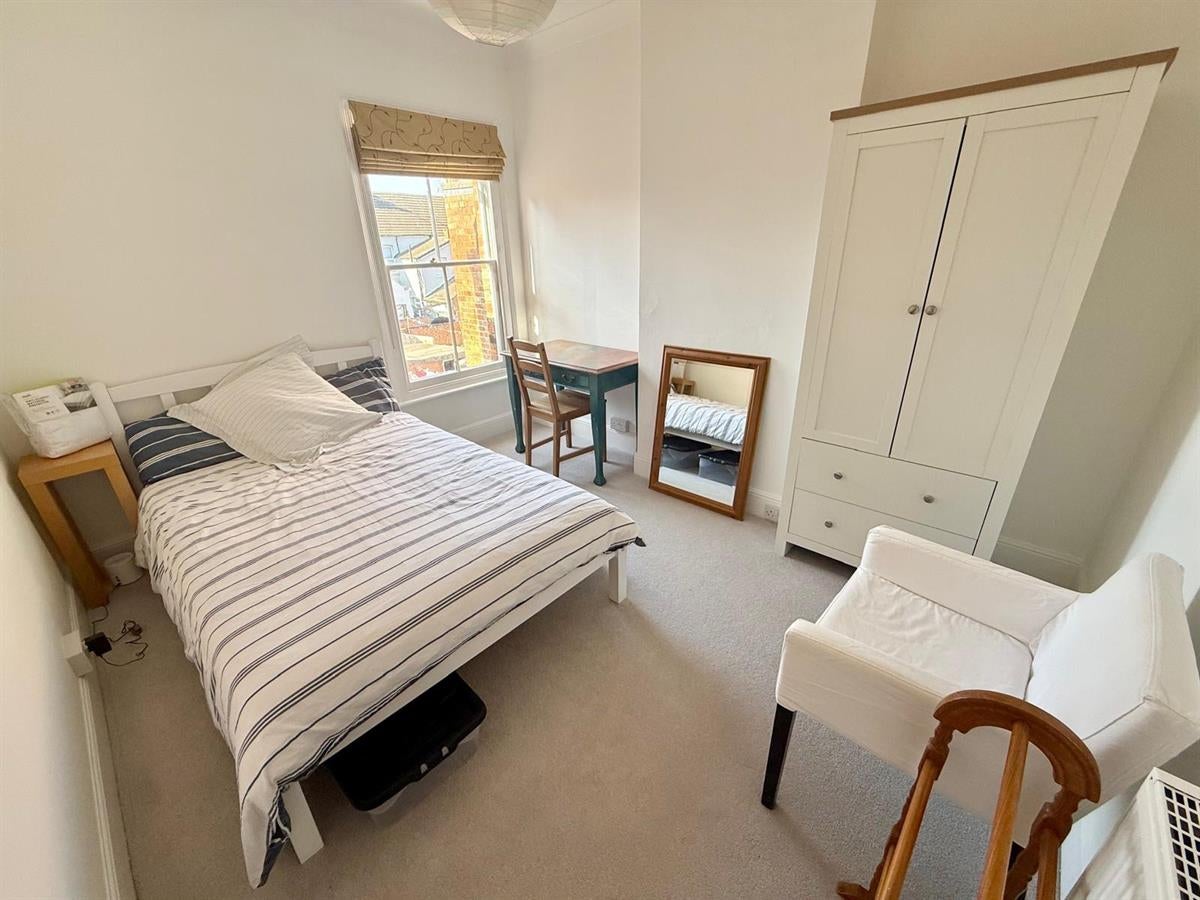 Room St Leonard's Avenue in Bedford