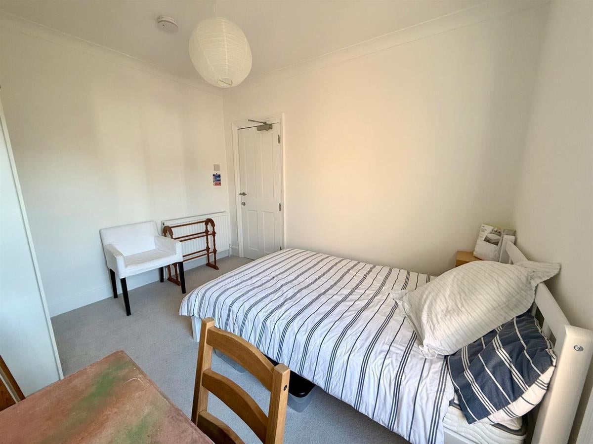 Room St Leonard's Avenue in Bedford
