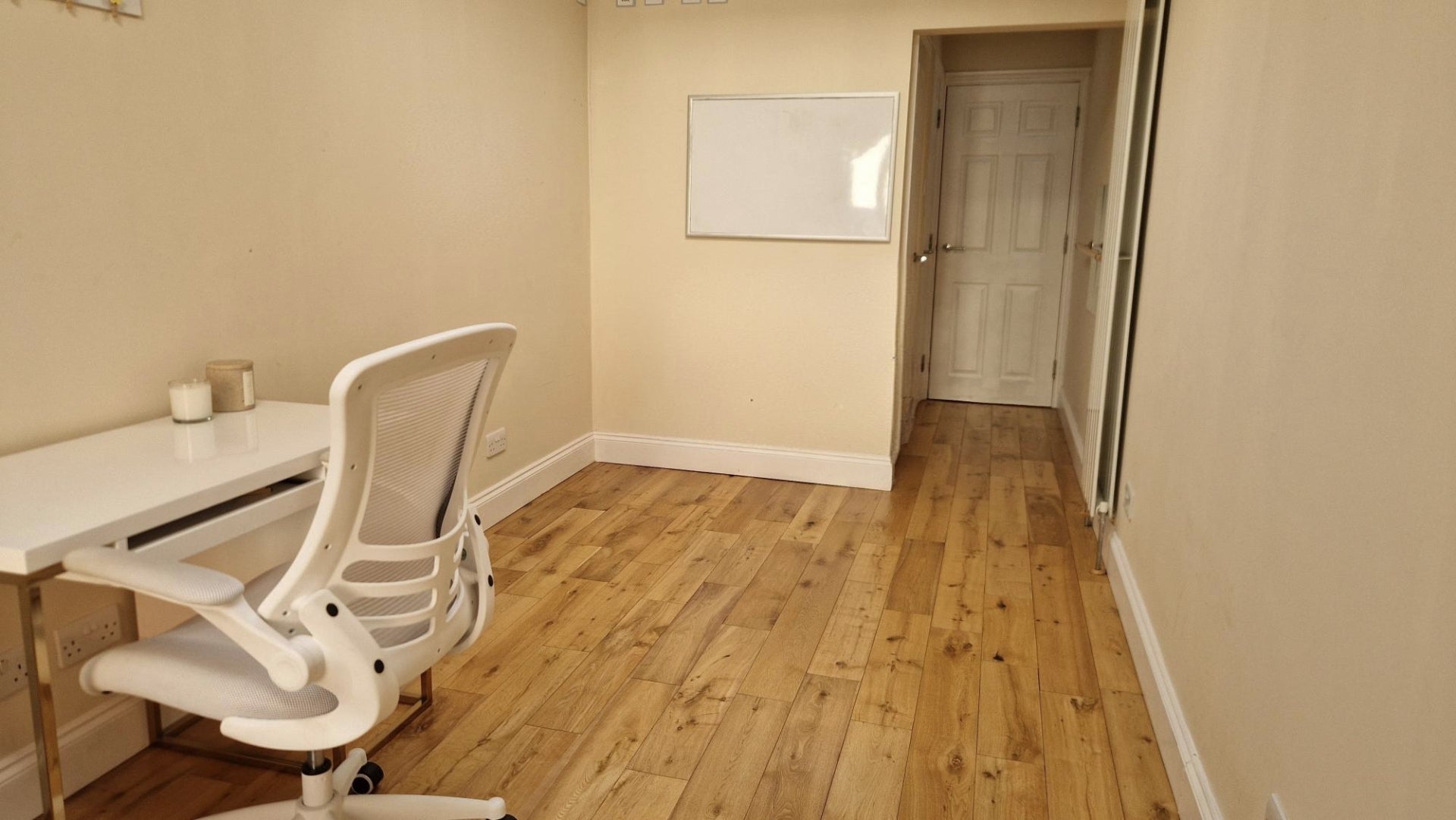 Flat Kirby Close in Greater London