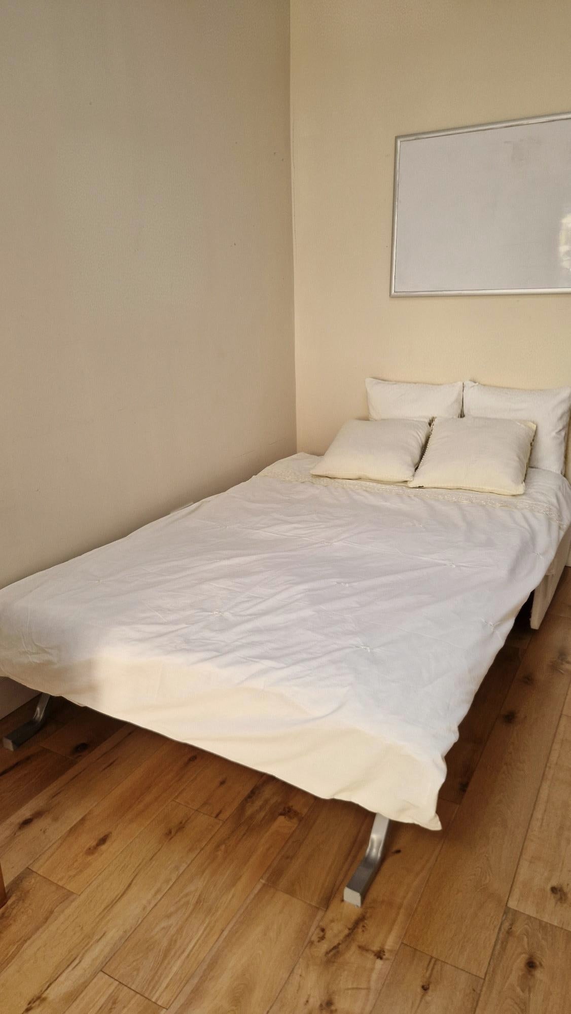 Flat Kirby Close in Greater London