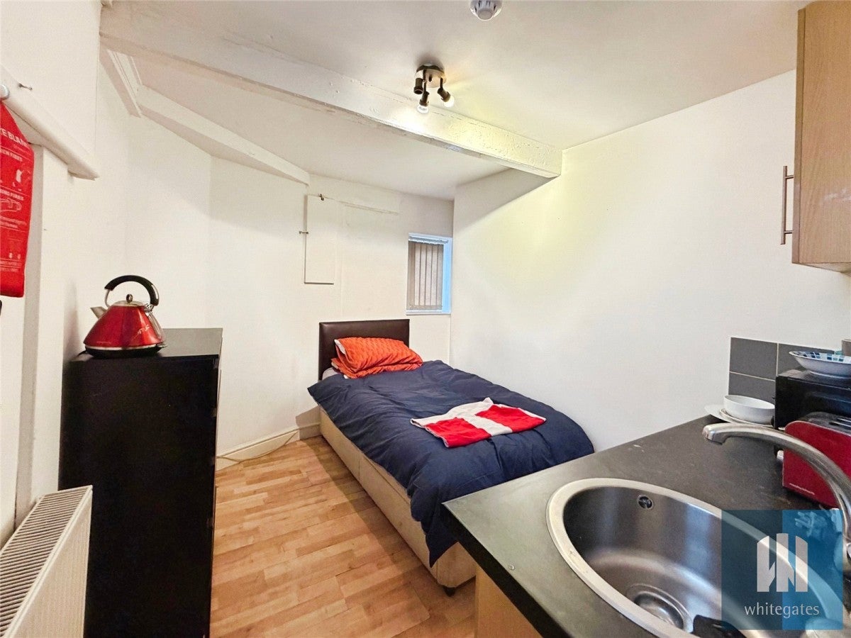 Room Neale Road in Kirklees