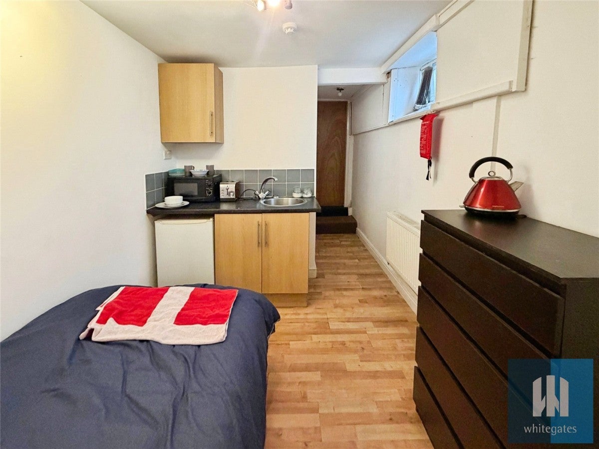 Room Neale Road in Kirklees