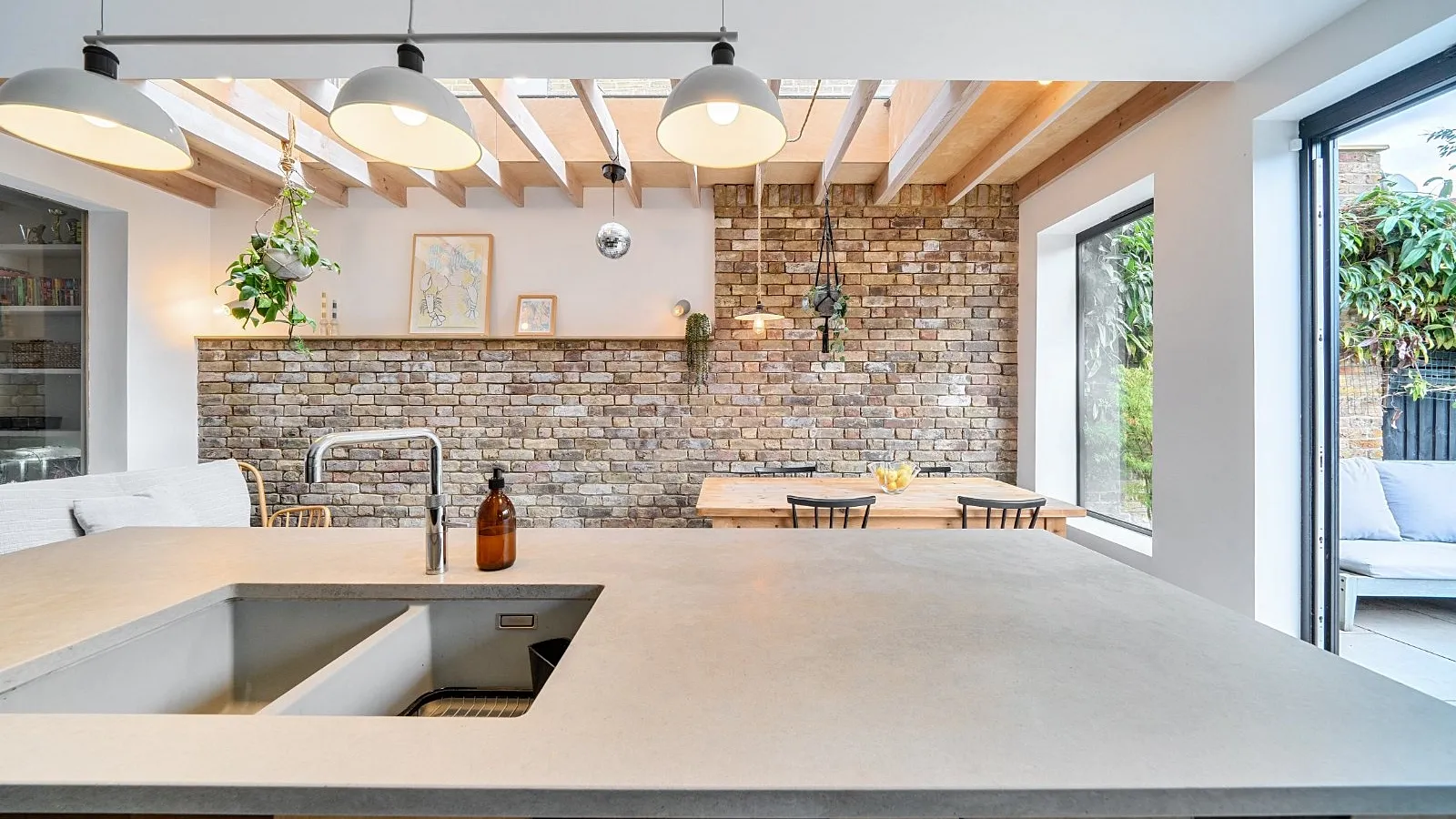 House Roseberry Gardens in Greater London