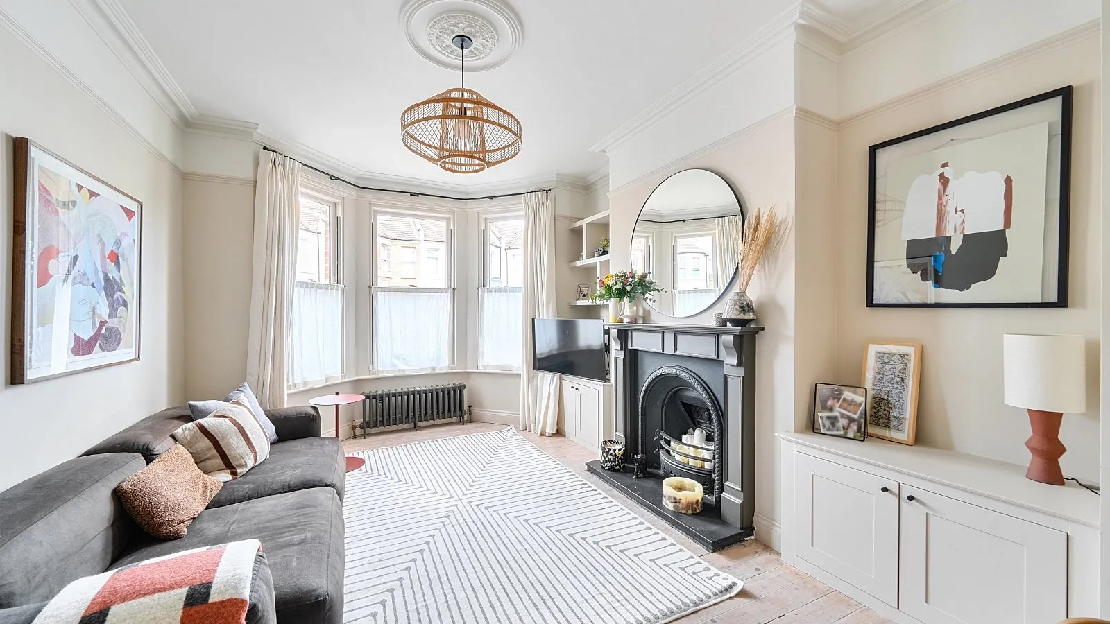 House Roseberry Gardens in Greater London