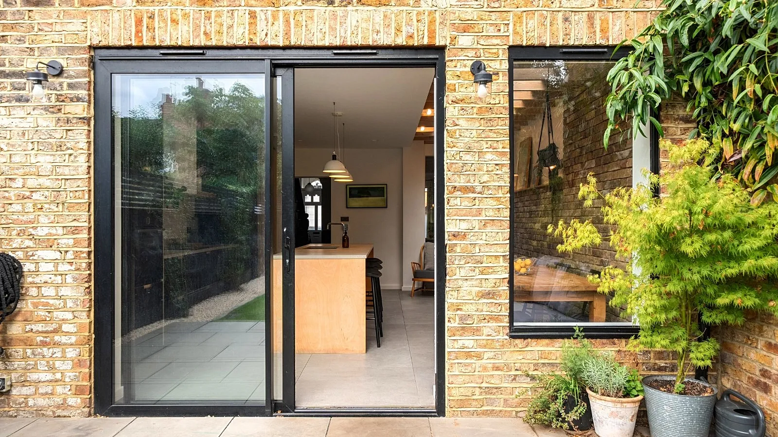 House Roseberry Gardens in Greater London