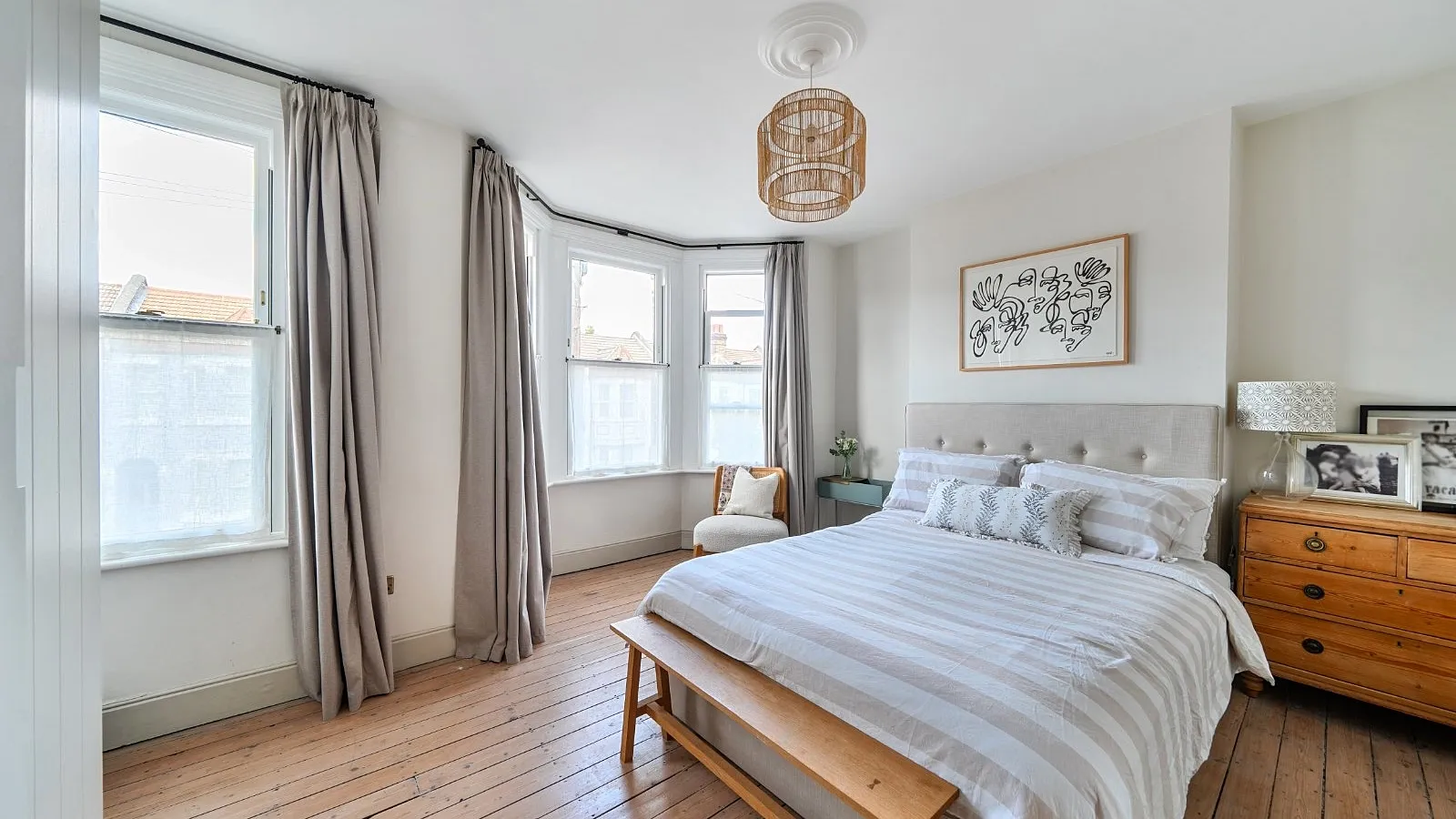 House Roseberry Gardens in Greater London