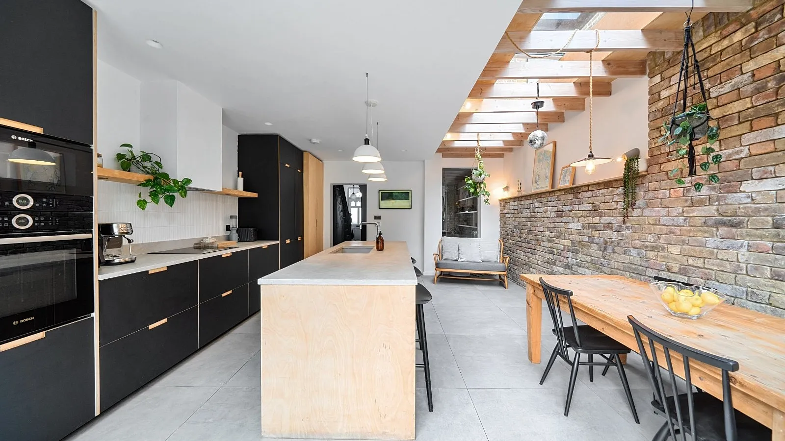 House Roseberry Gardens in Greater London