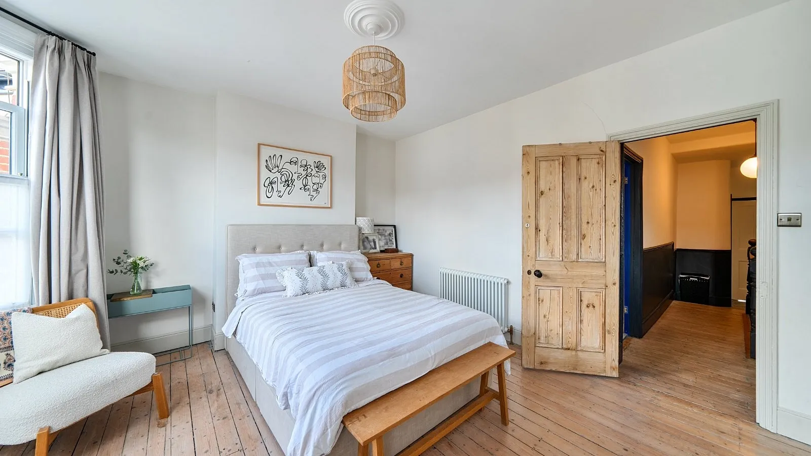 House Roseberry Gardens in Greater London