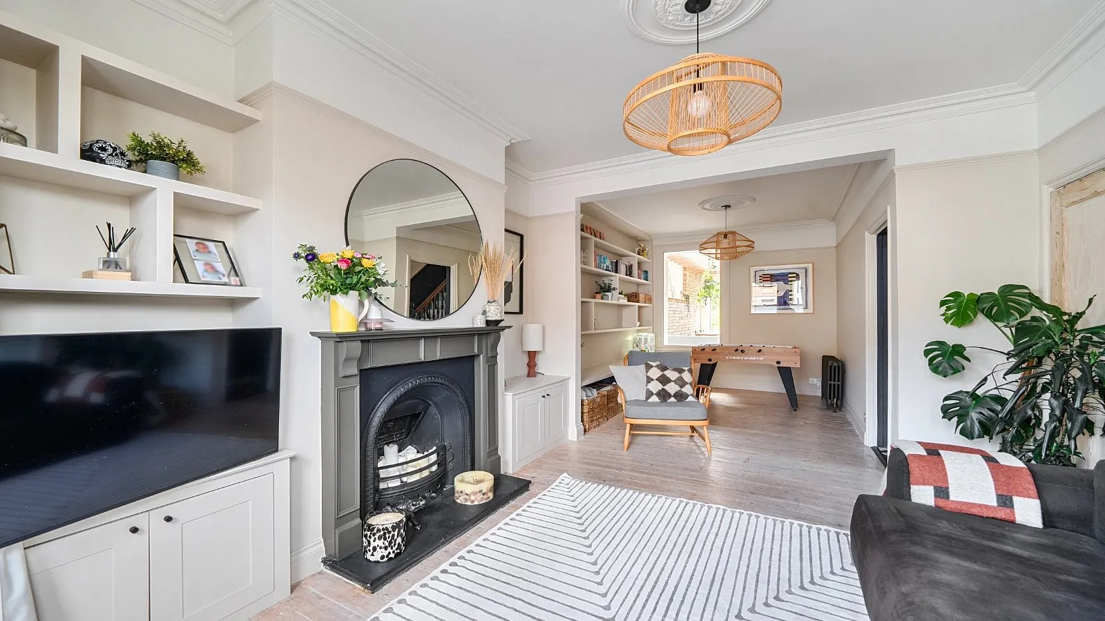 House Roseberry Gardens in Greater London
