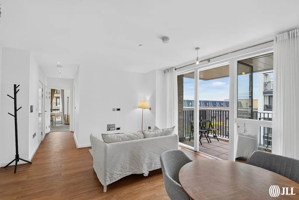 Flat Madison Way in Greater London