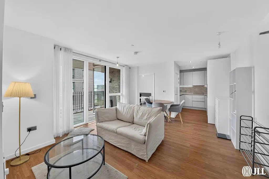 Flat Madison Way in Greater London