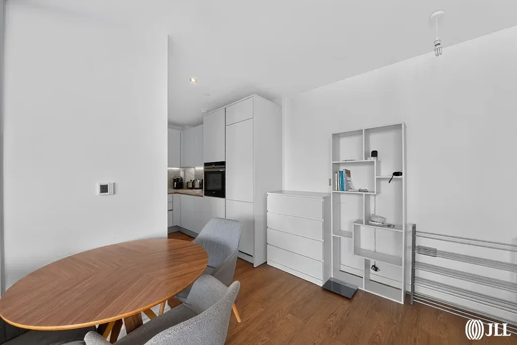 Flat Madison Way in Greater London