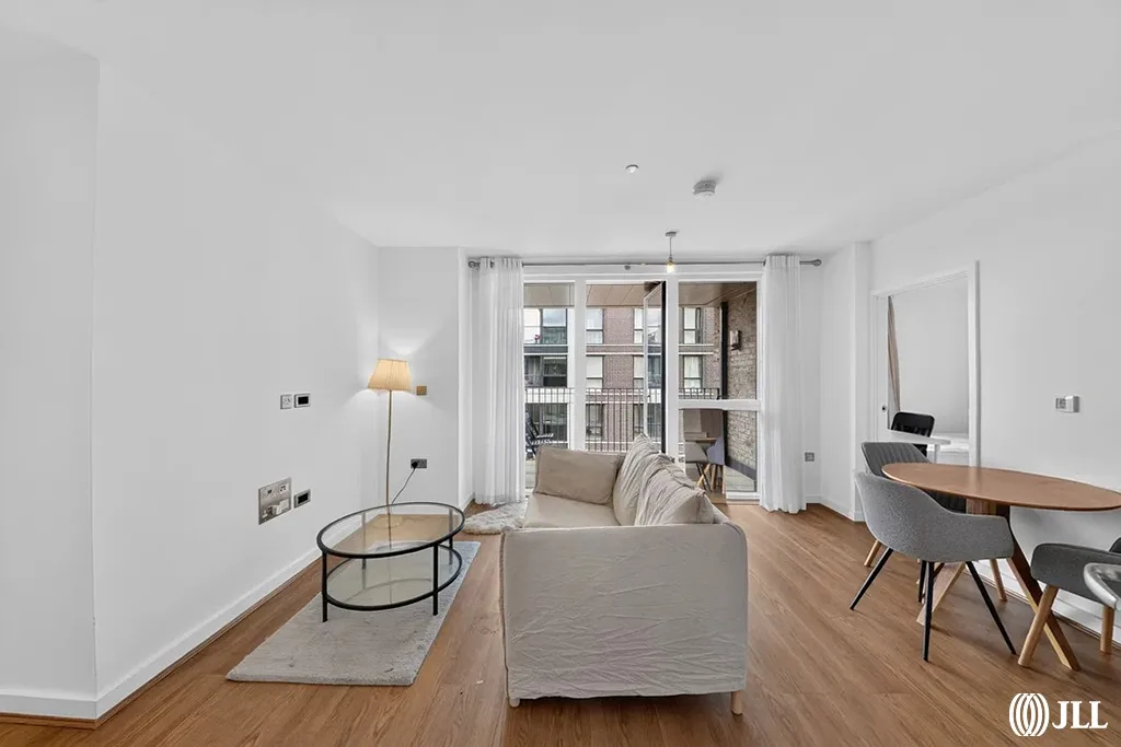 Flat Madison Way in Greater London