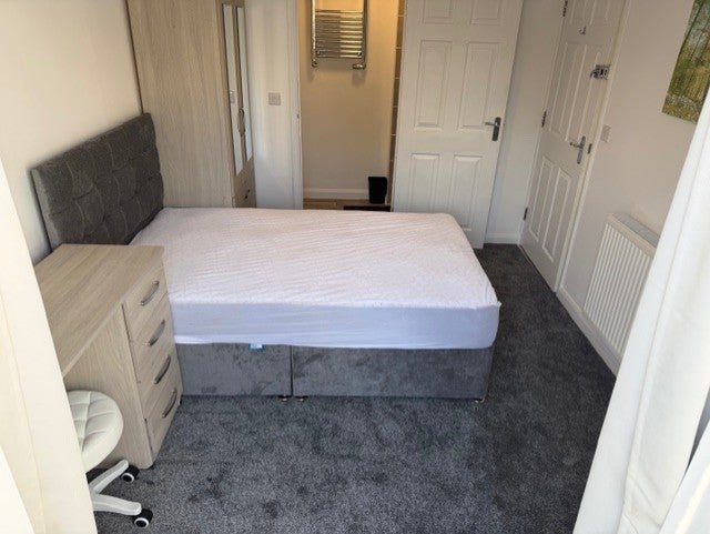 Room Horton Drive in Stafford