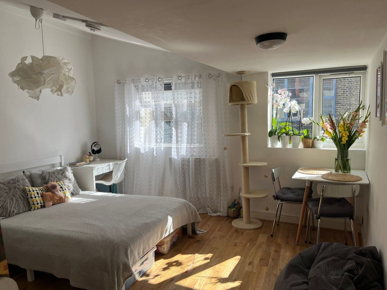 Flat Kingsland Road in Greater London