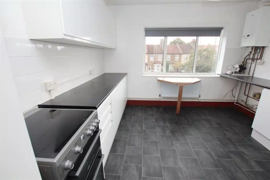 Flat Carrington Road in Dartford