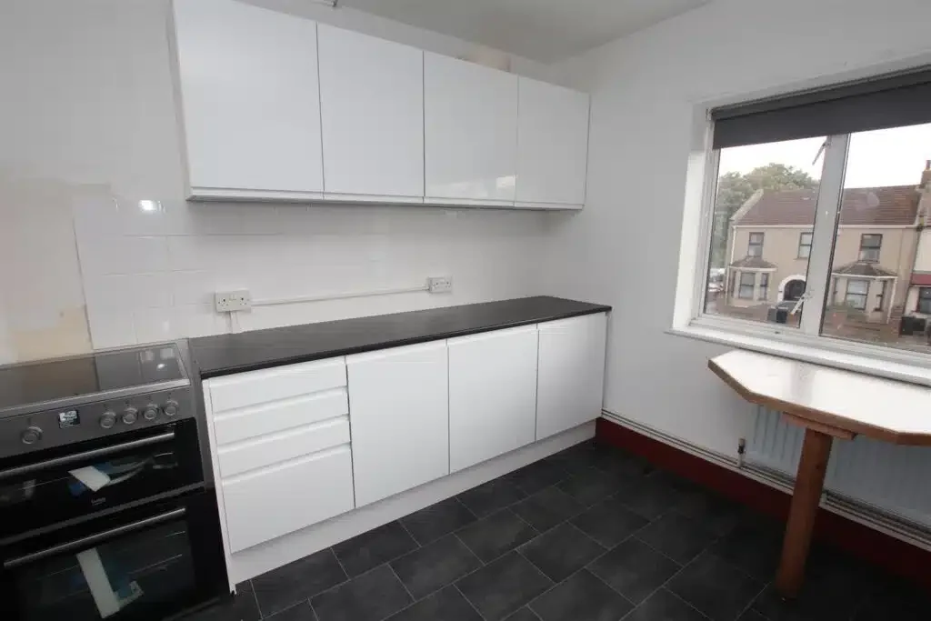 Flat Carrington Road in Dartford