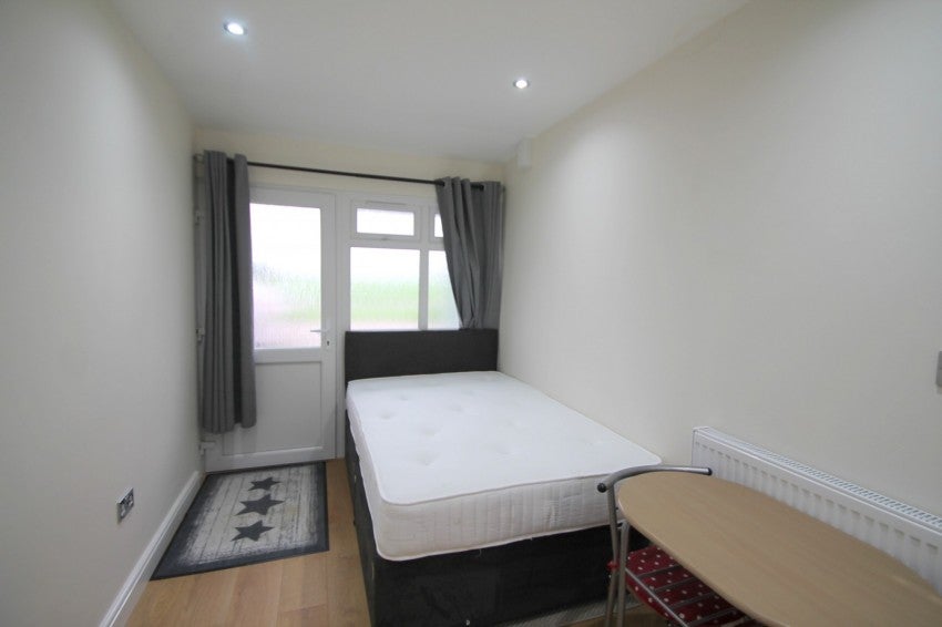 Flat Long Lane in Borough of Spelthorne