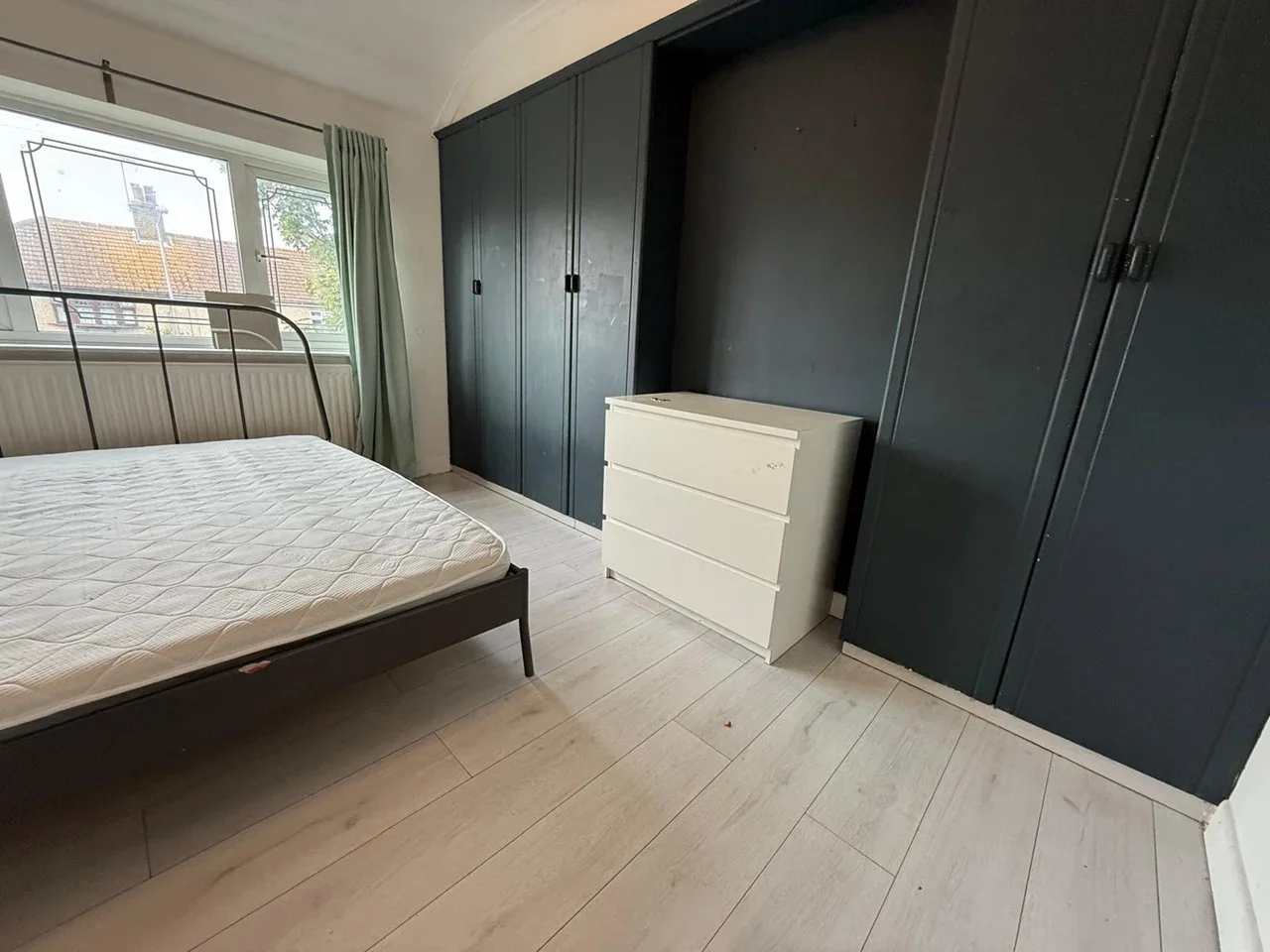 Room Cowper Avenue in Tilbury