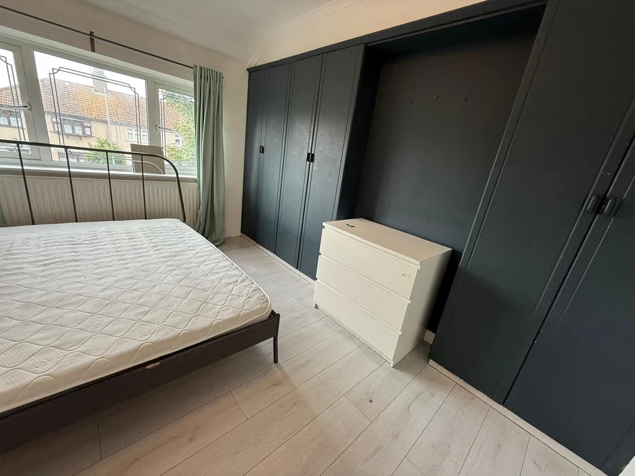 Room Cowper Avenue in Tilbury