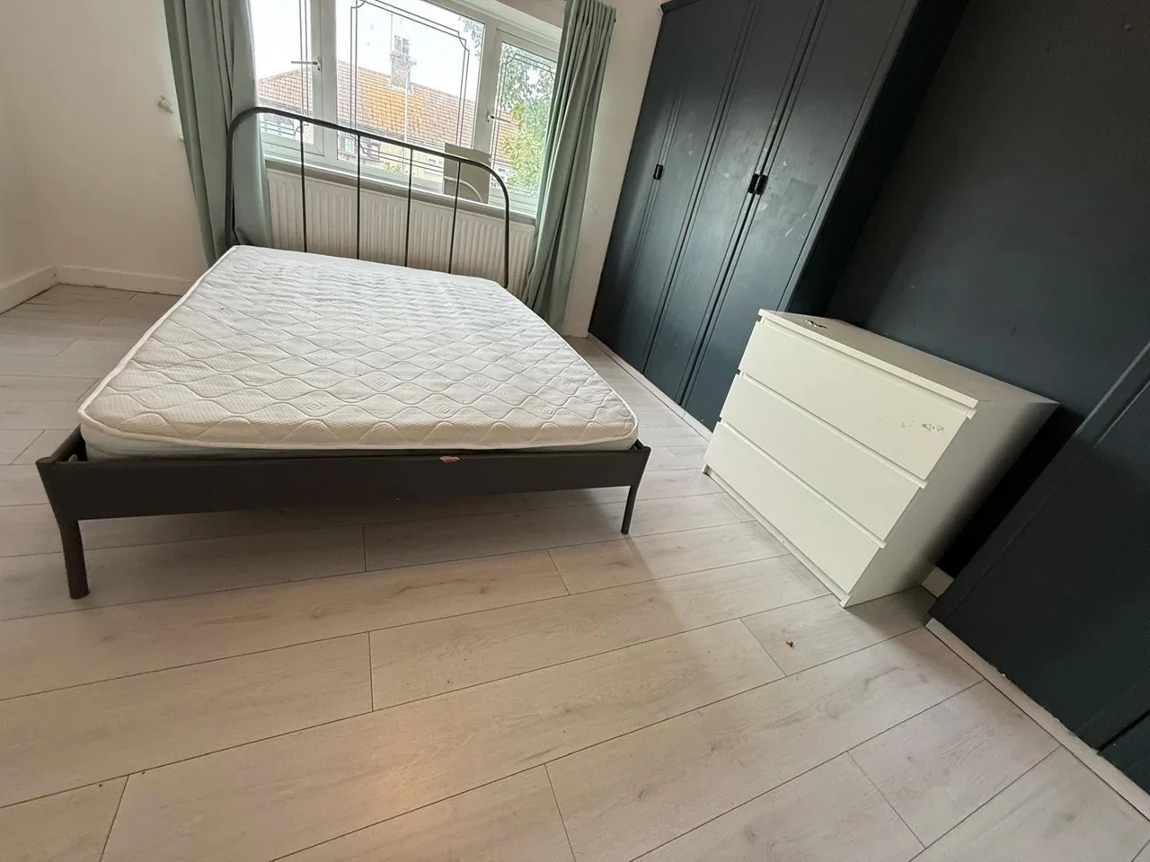 Room Cowper Avenue in Tilbury