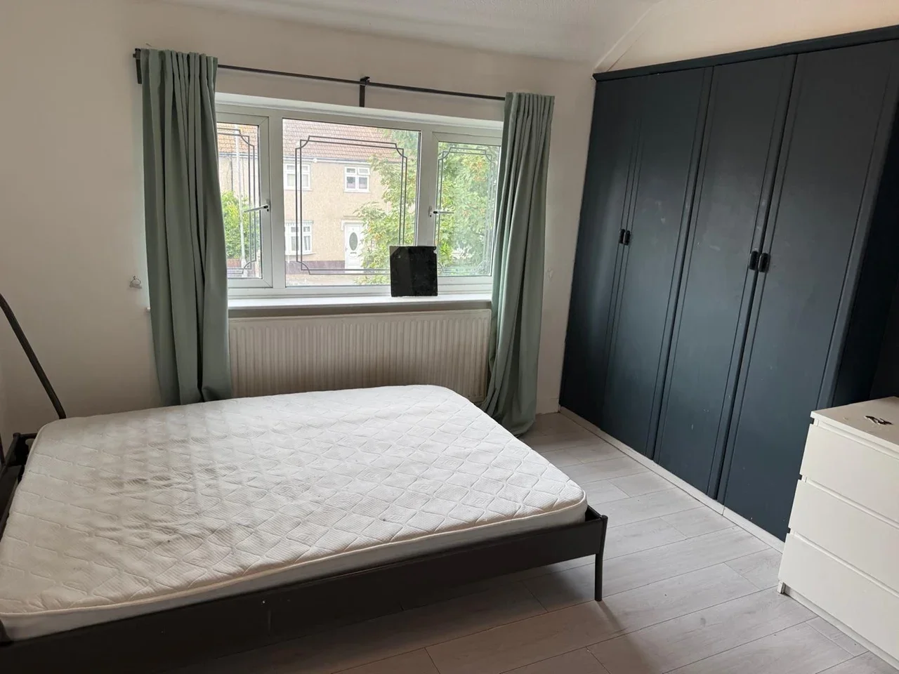 Room Cowper Avenue in Tilbury