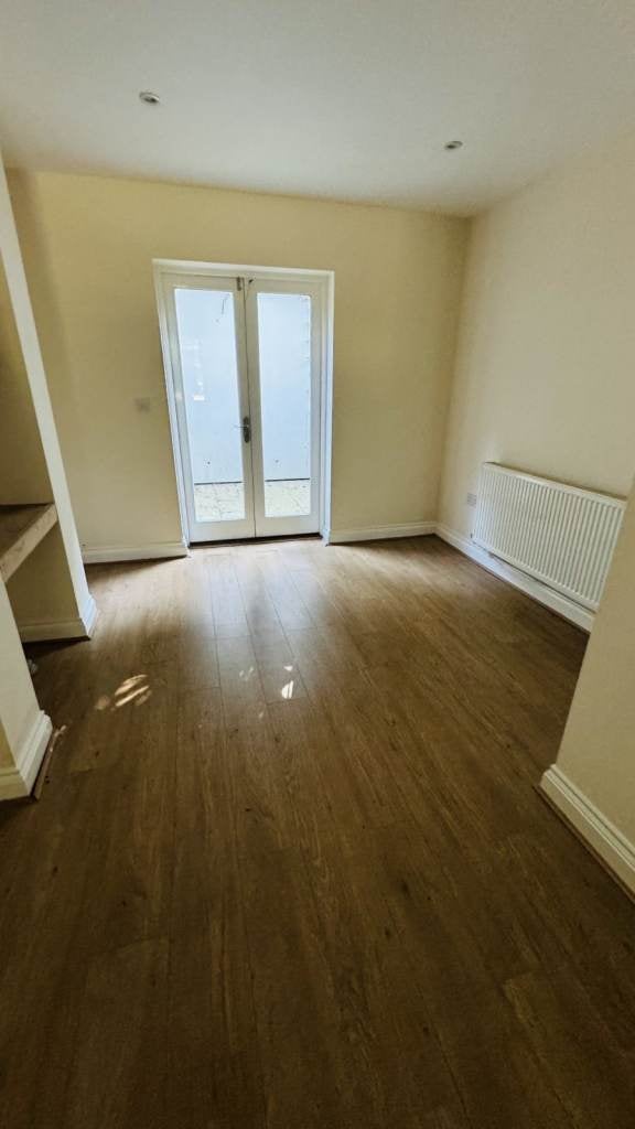 Flat Fishmarket Road in Rother