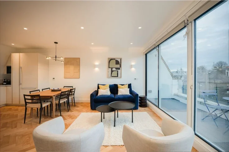 Flat Rosslyn Hill in Greater London