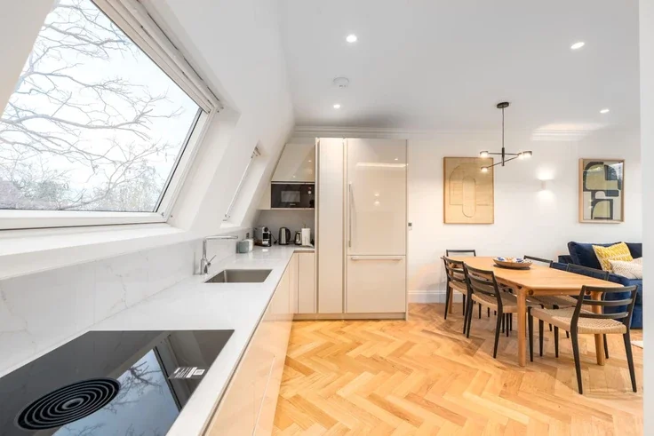 Flat Rosslyn Hill in Greater London