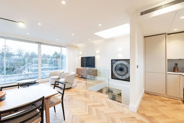 Flat Rosslyn Hill in Greater London