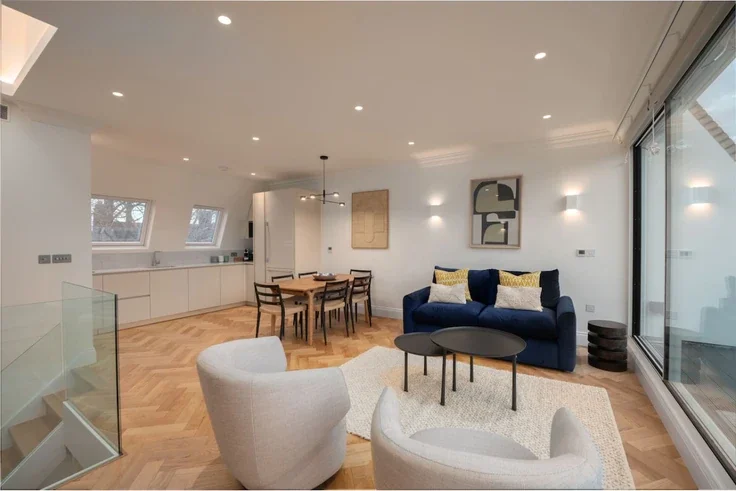 Flat Rosslyn Hill in Greater London