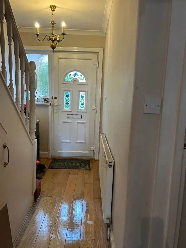Room Sandringham Crescent in Greater London