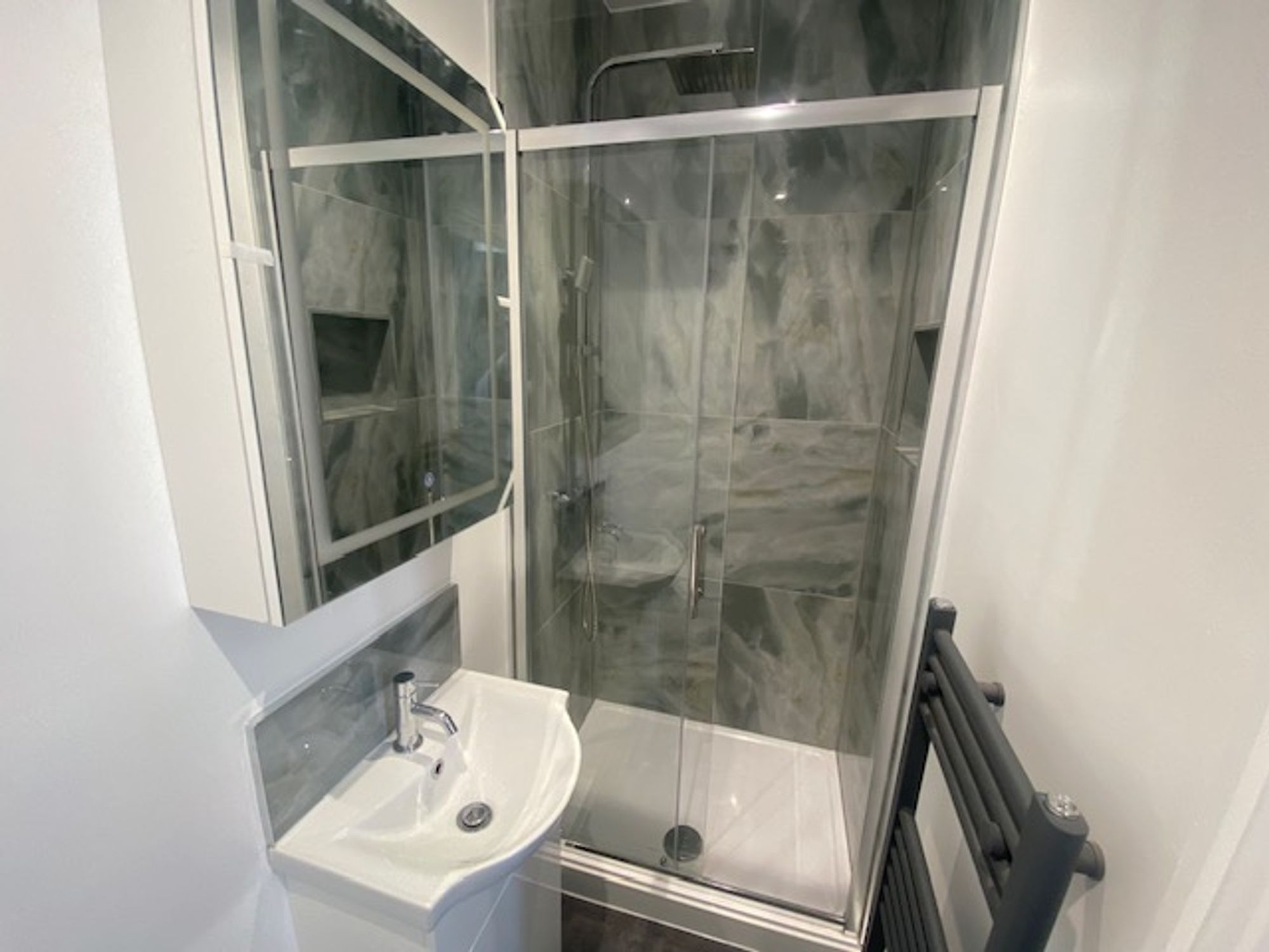 Room Inglefield Avenue in Cardiff