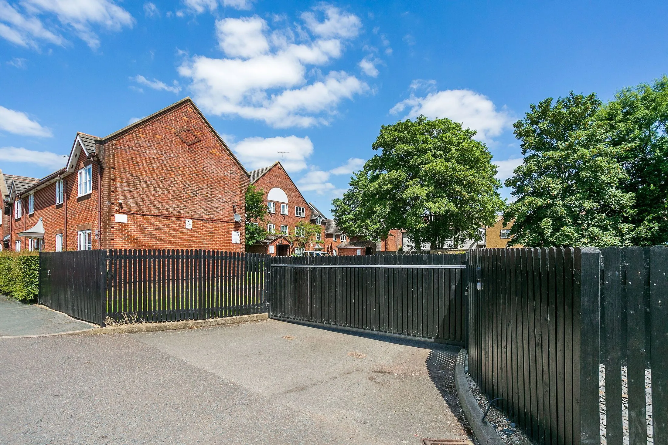 Flat Whippendell Road in Watford