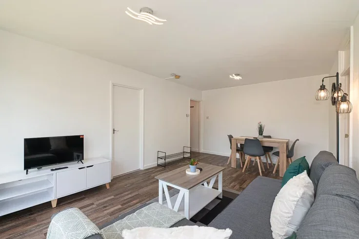 Flat Poplar Grove in Greater London