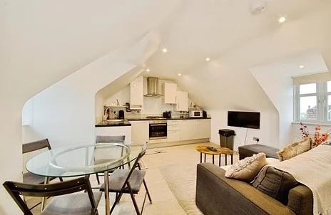 Flat Oakleigh Road North in London