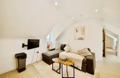 Flat Oakleigh Road North in London