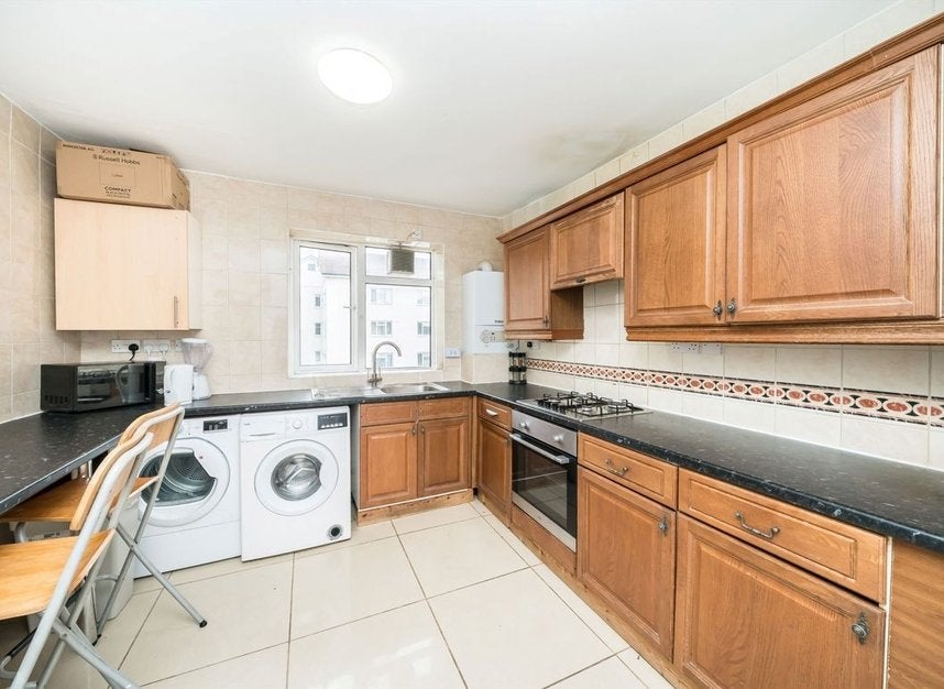 Flat Kingsnympton Park Estate in Greater London