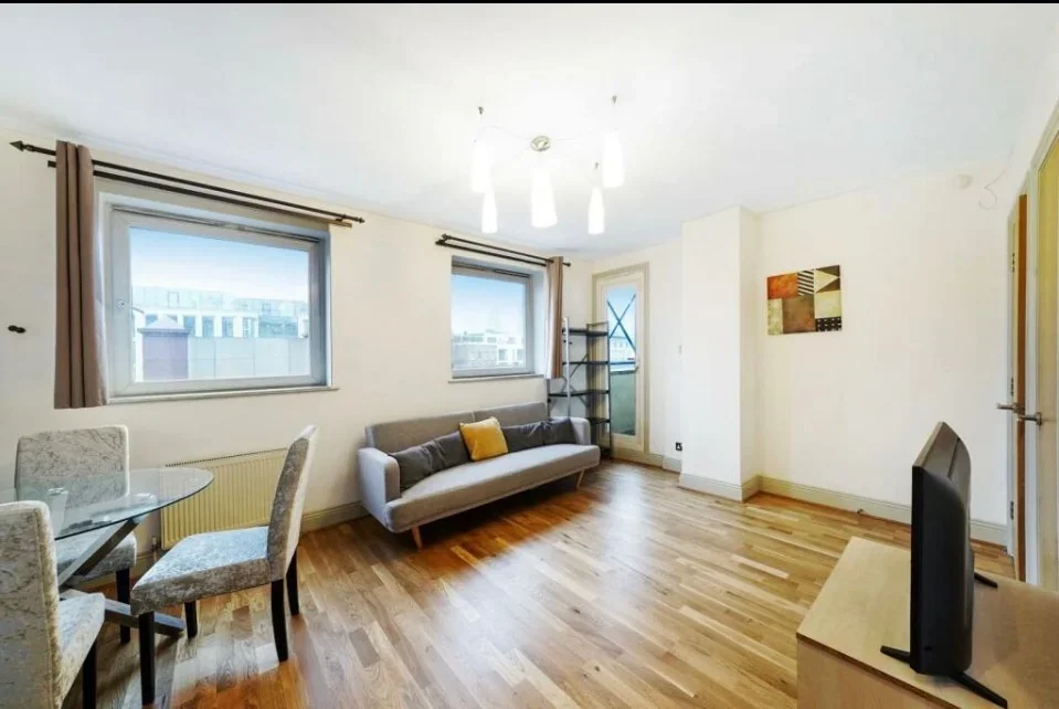 Flat Farringdon Road in Greater London