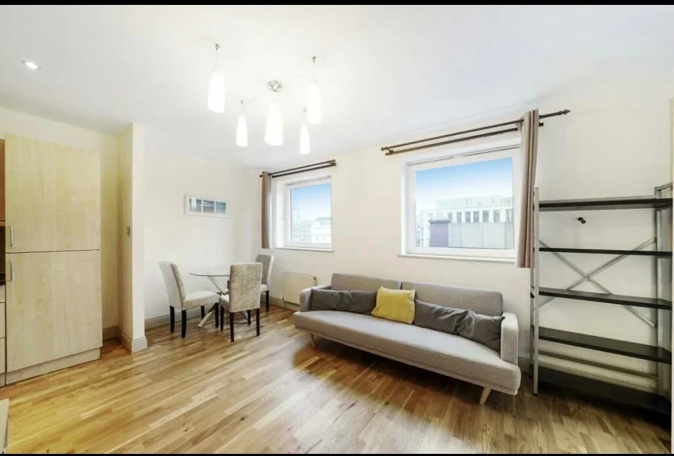 Flat Farringdon Road in Greater London