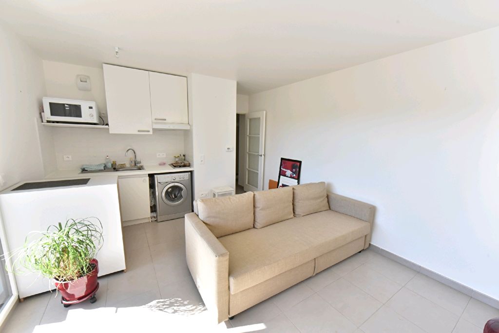 Flat Avenue Charles de Gaulle in Le Plessis-Robinson