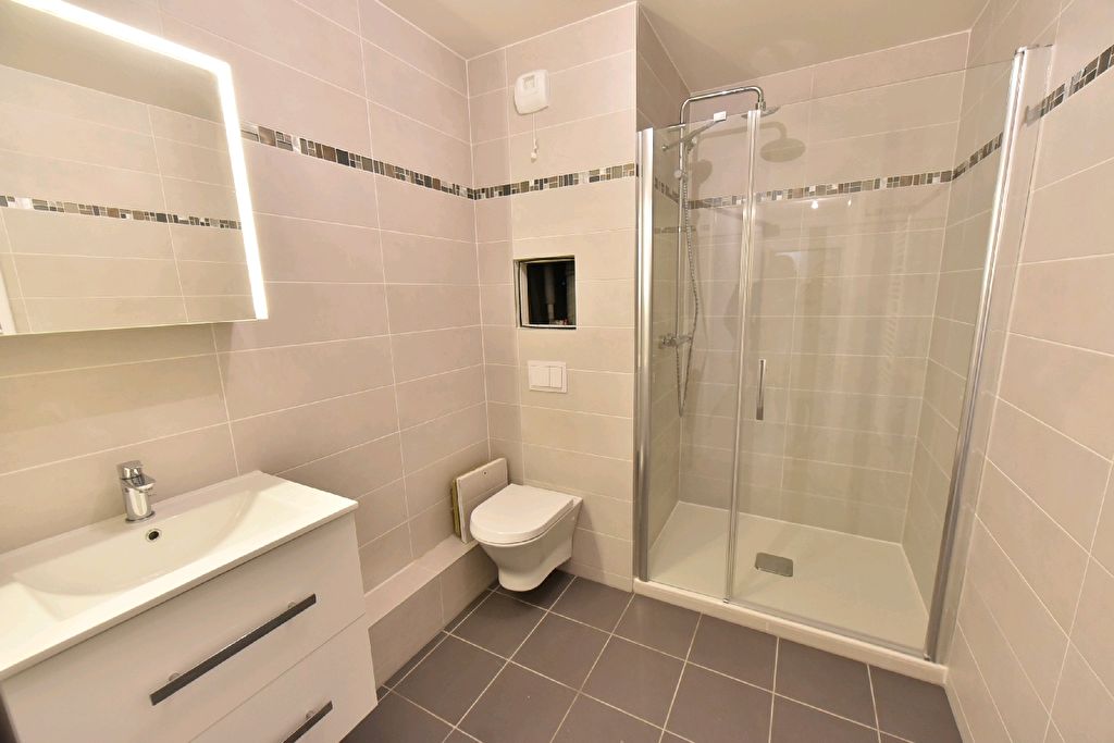 Flat Avenue Charles de Gaulle in Le Plessis-Robinson