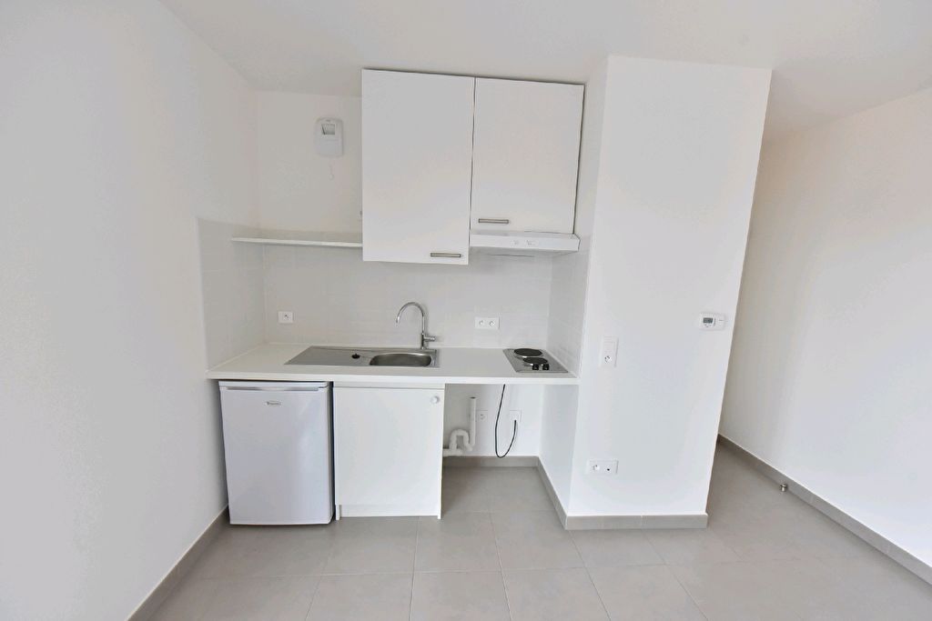 Flat Avenue Charles de Gaulle in Le Plessis-Robinson