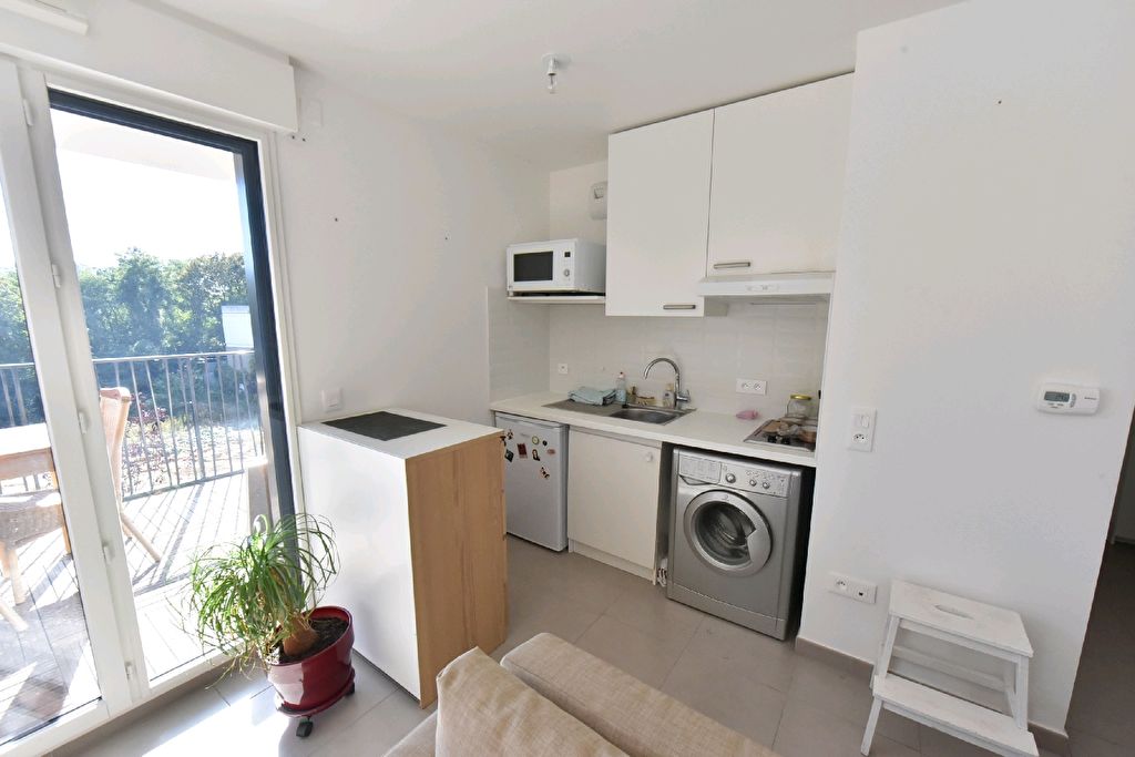 Flat Avenue Charles de Gaulle in Le Plessis-Robinson