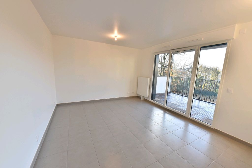 Flat Avenue Charles de Gaulle in Le Plessis-Robinson