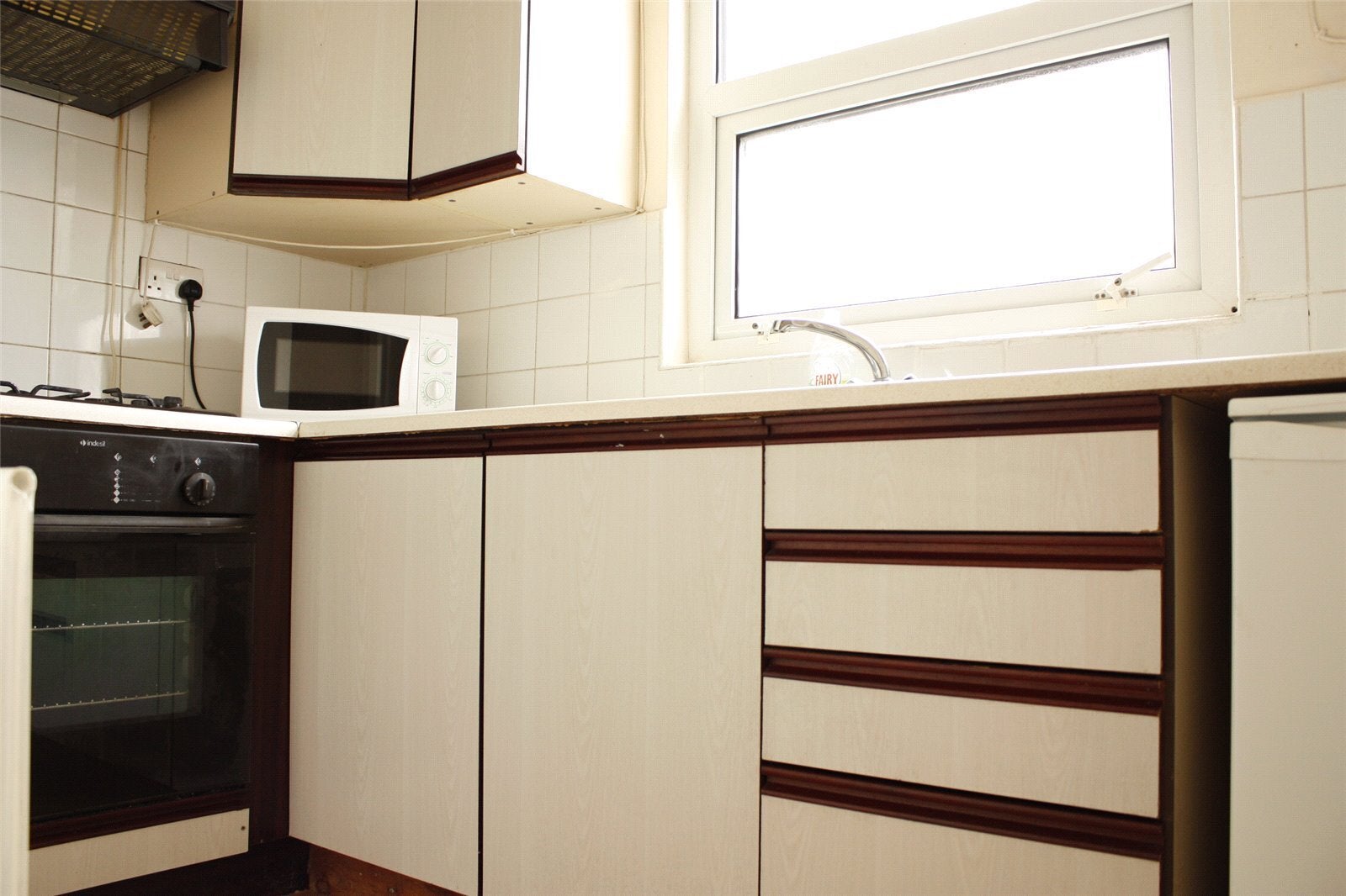 Flat Settles Street in Greater London