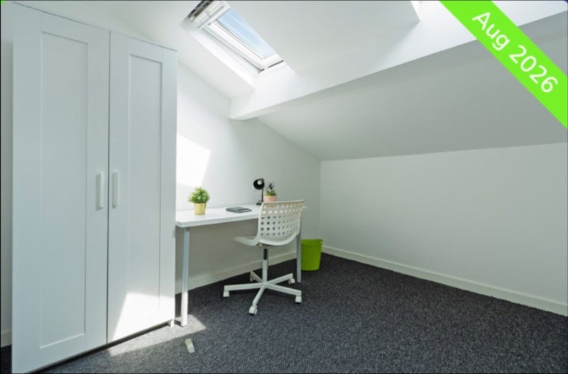 Room Leopold Road in Liverpool