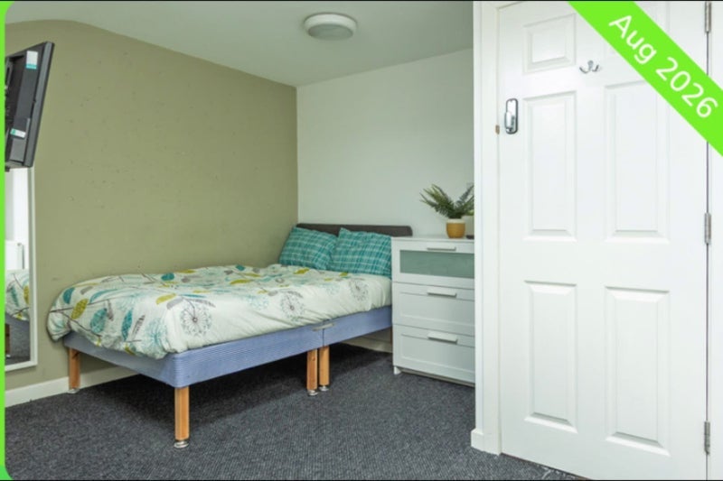 Room Leopold Road in Liverpool