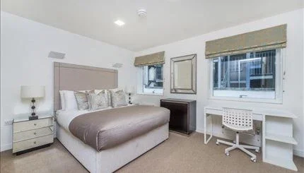 Flat Walm Lane in Greater London