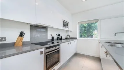 Flat Walm Lane in Greater London